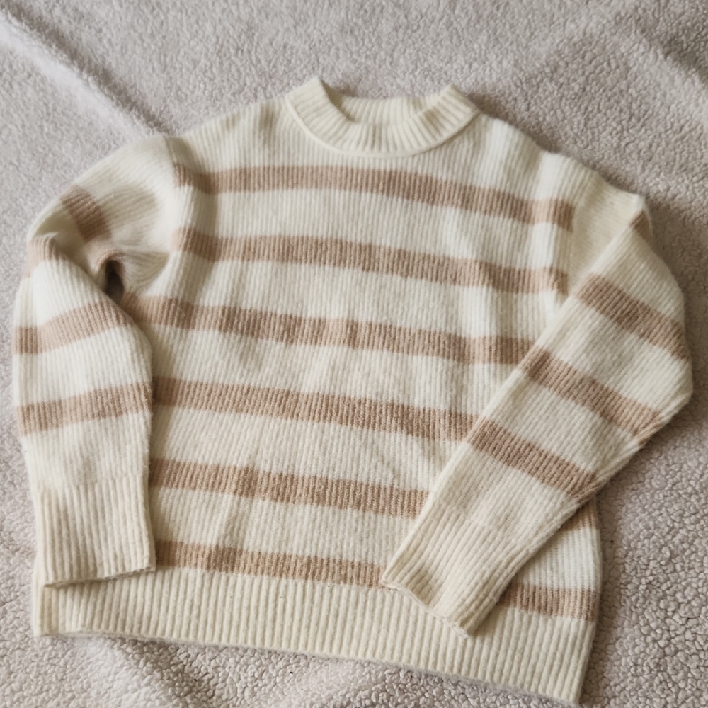 American Eagke Outfitters Cream And Tan Striped Crew Neck Sweater